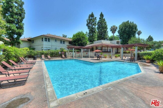 Building Photo - 5874 Bowcroft St