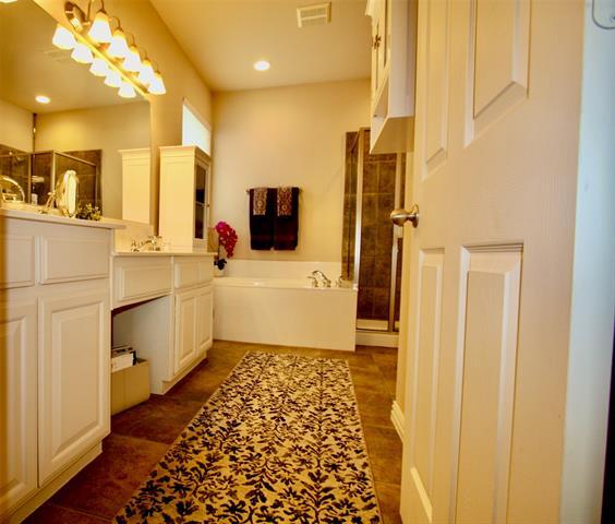 Building Photo - 2734 Greenway Dr