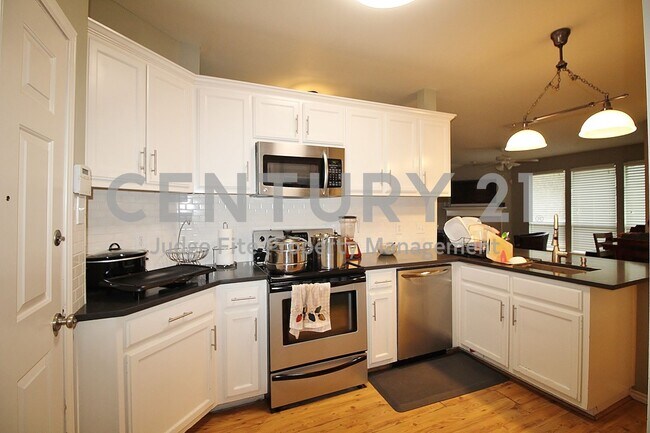 Building Photo - Beautiful 3/2/2 in Euless For Rent!