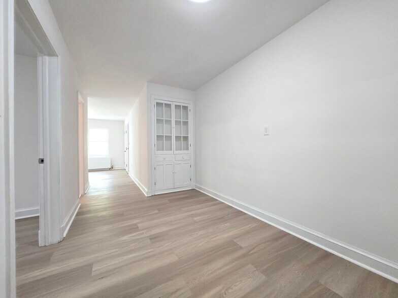 Building Photo - 4530 Avondale St
