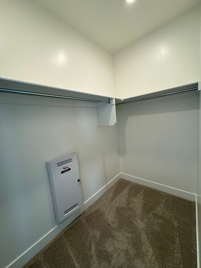 Building Photo - Brand new Townhome in Daybreak!