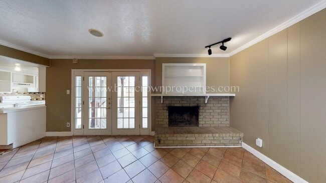 Building Photo - 10239 Catalpa Rd