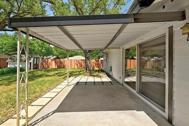 Building Photo - 2307 Whitestone Dr