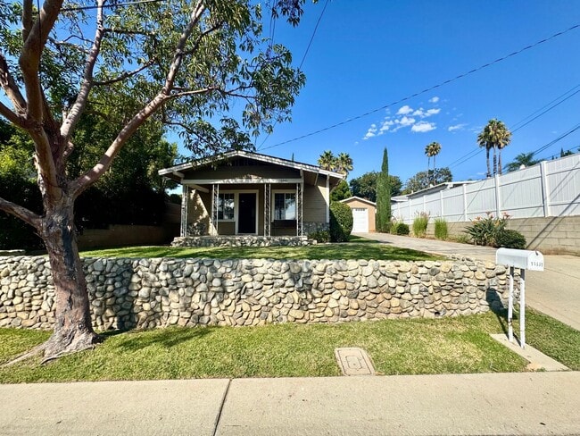 Primary Photo - Newly renovated 3 bedroom, 2 bath single f...