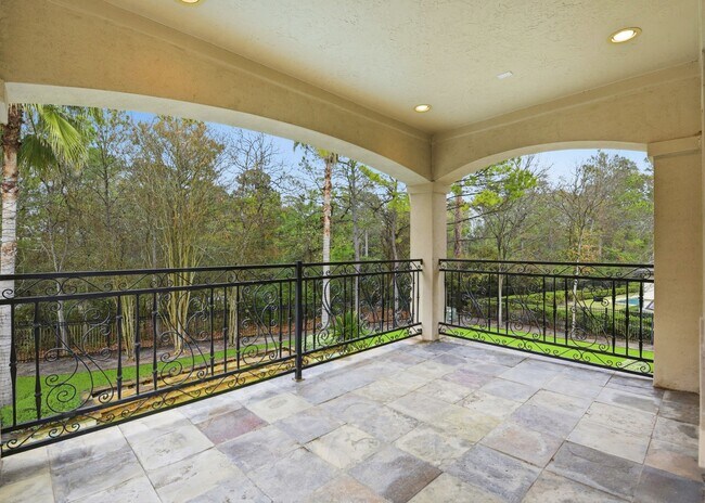 Building Photo - 30 N Palmiera Cir