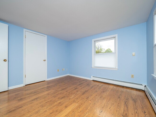 Building Photo - 21 Simpaug Turnpike