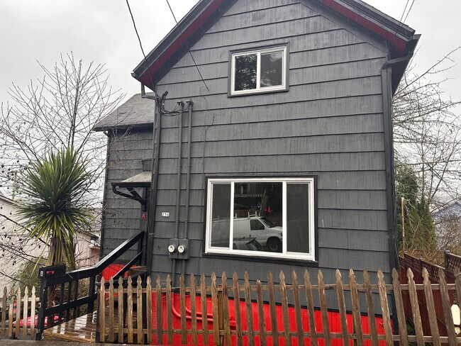 Building Photo - 256 4th St