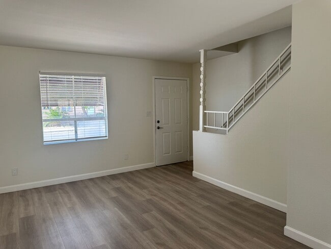 Building Photo - MOVE IN SPECIAL FIRST MONTH $1 2BD/1.5BA Two-Story Condo – Bullhead City | $1,150/Month