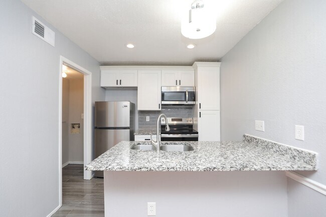 Building Photo - 2100 Wilcrest Dr