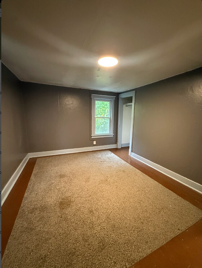 Building Photo - 127 Linhart St
