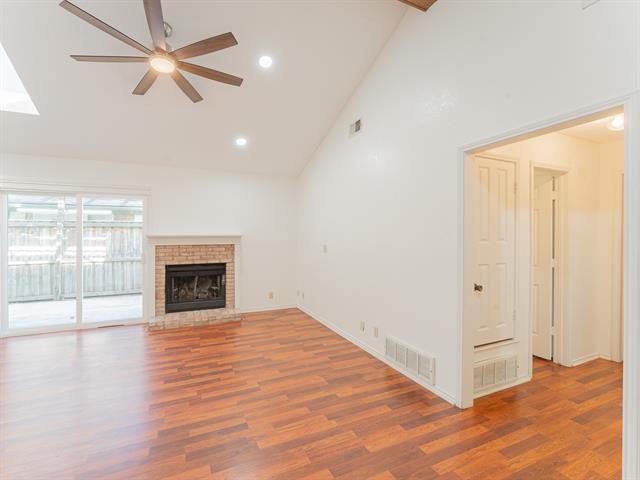 Building Photo - 513 Essex Pl