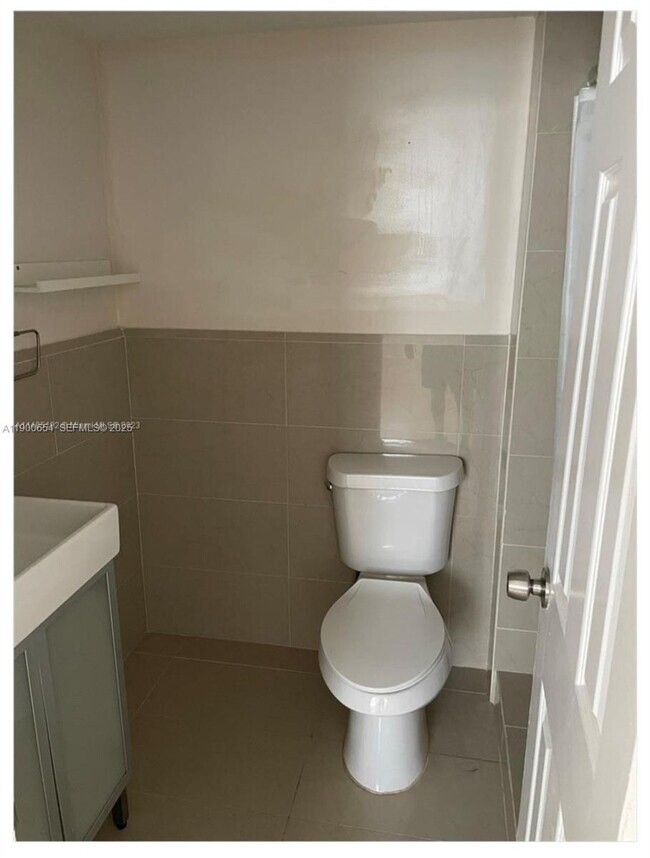 Building Photo - 4360 NW 79th Ave