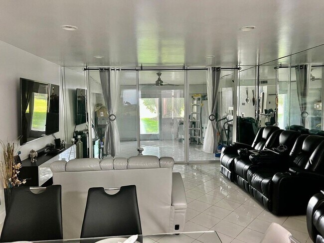 Building Photo - 4455 Luxemburg Ct