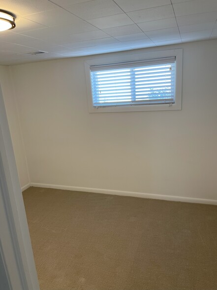 New carpet and paint - 2258 E Claybourne Ave