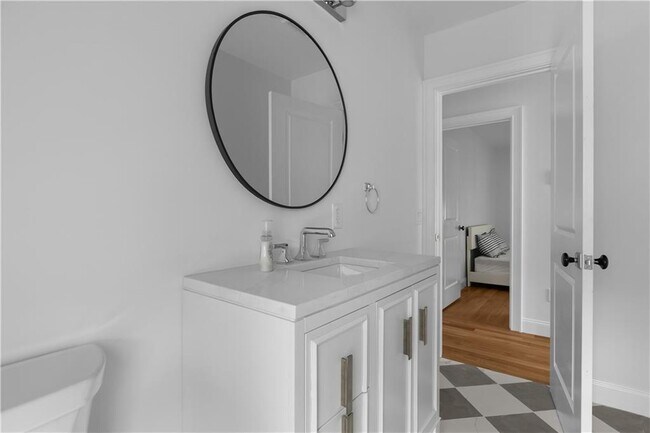 Building Photo - 34 E Bowery St