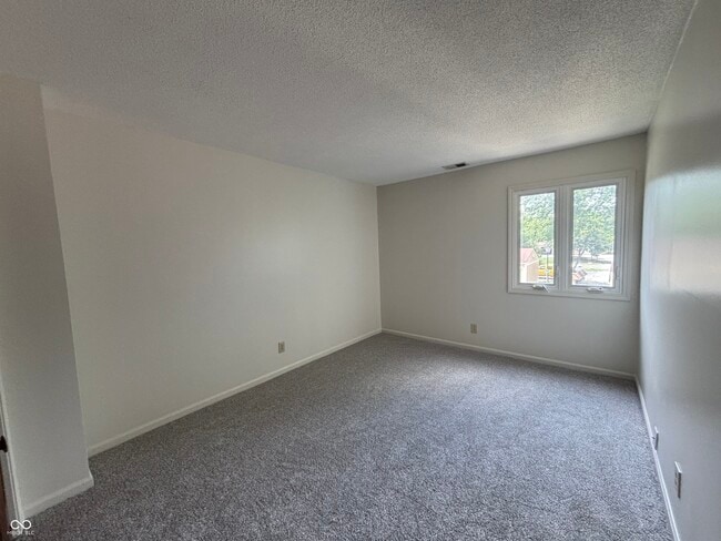 Building Photo - 665 Ironwood Dr