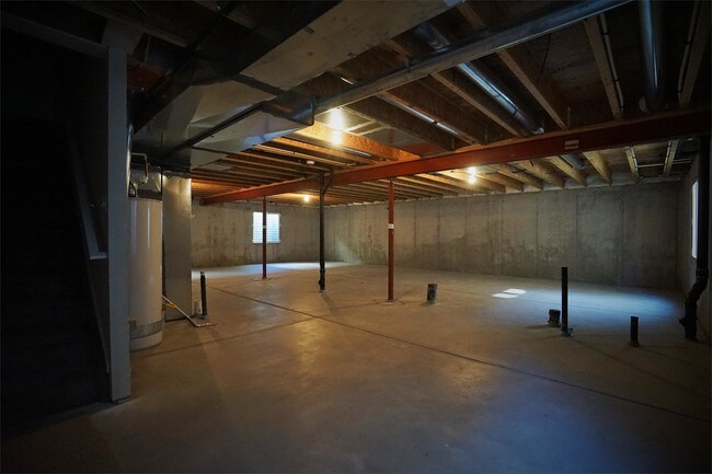 Building Photo - 7468 Skyline Way