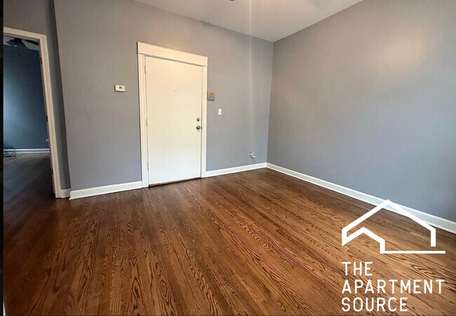 Building Photo - 533 W Wrightwood Ave