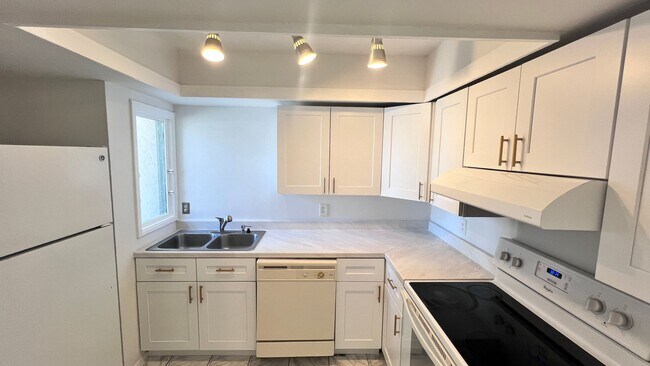 Building Photo - 2 Bedroom/1 Bath Townhome in Orlando!