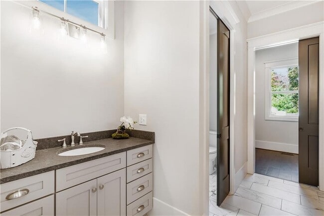 Building Photo - 6 Whisper Pl