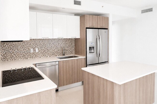 Building Photo - 5300 Paseo Blvd