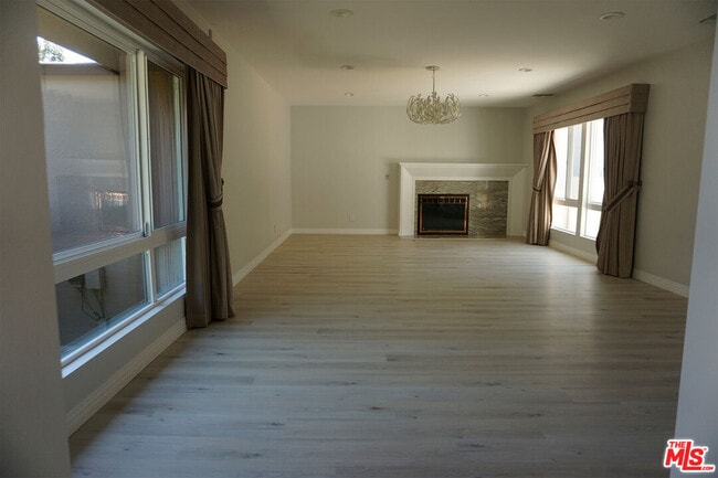 Building Photo - 221 N Bowling Green Way