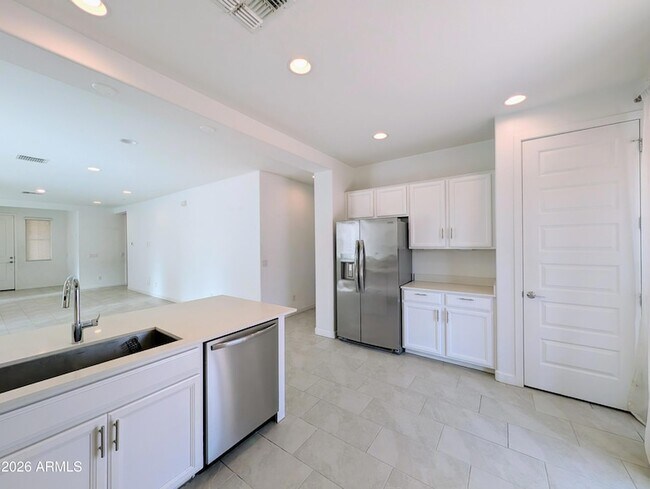 Building Photo - 9509 W Sells Dr