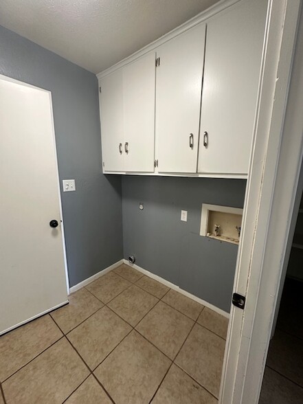 Laundry room - 2904 Richard Rd.