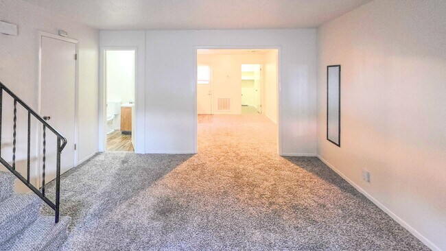 Building Photo - 1001 Flanders Ln NW