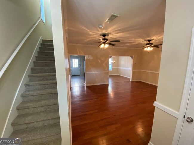 Building Photo - 212 Village Dr