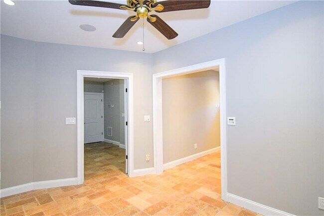 Building Photo - 4 Prichard Way NE