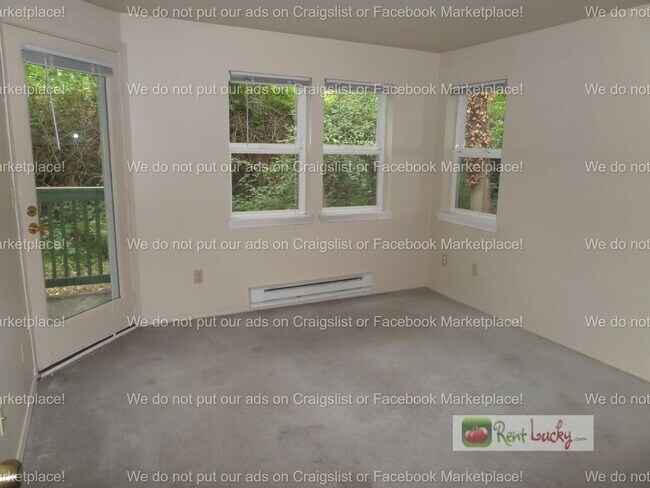 Building Photo - Super Cute and Private 2-Bedroom Condo w/2 Parking Spaces in Lake Forest Park!!