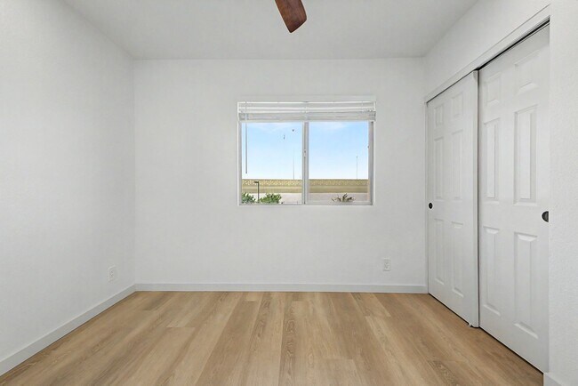 Building Photo - Remodeled 3BR End Unit Townhome in South Tempe | Private Yard + Covered Parking