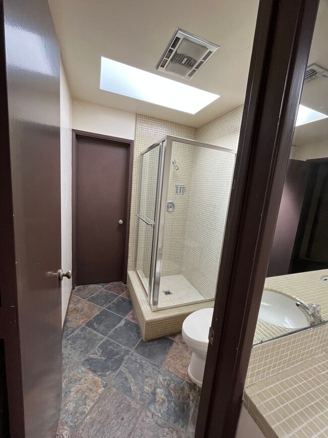 Building Photo - 4 bedroom and 4 bathroom house in LA Canada, California