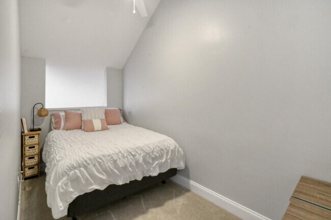 Building Photo - 1605 S US Hwy 1