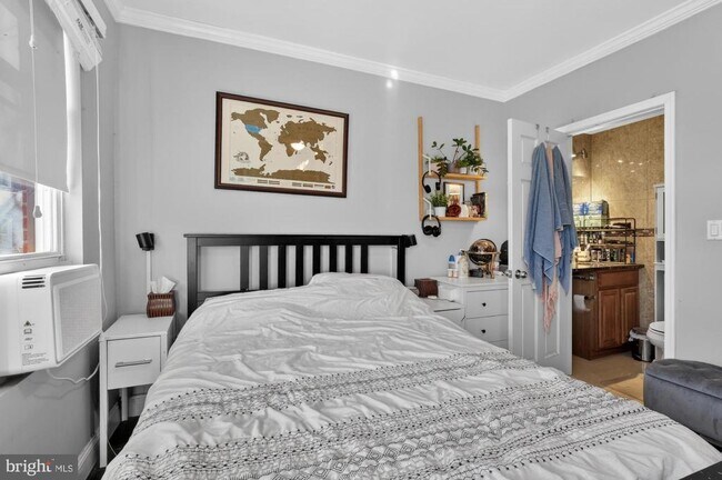 Building Photo - 1540 S Mole St