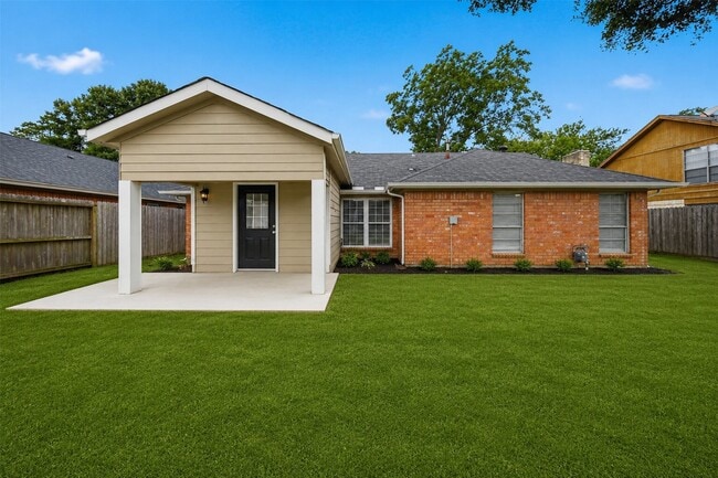 Building Photo - 16310 Emberwood Dr
