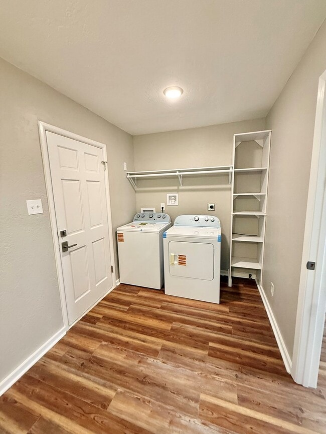 Building Photo - 329 W Main St