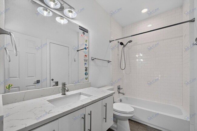 Building Photo - 4413 Roseland Ave