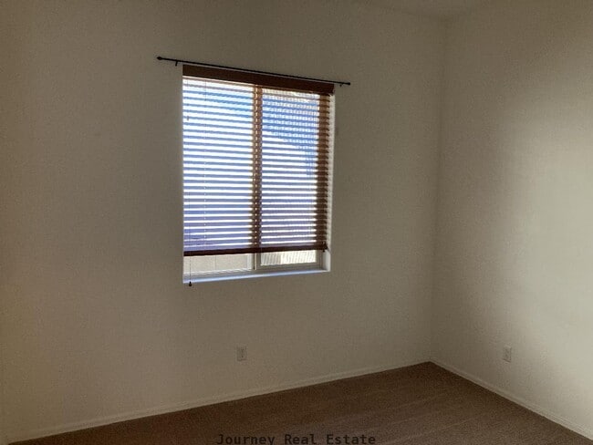 Building Photo - APPLY NOW - 4648 N Providence