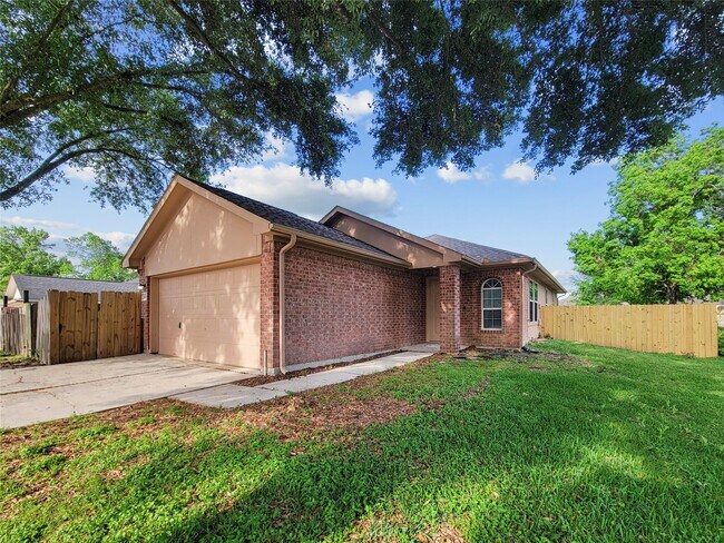 Building Photo - 24314 Strong Pine Dr