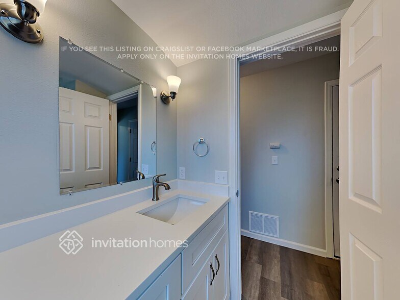 Building Photo - 3227 31st St Pl SE