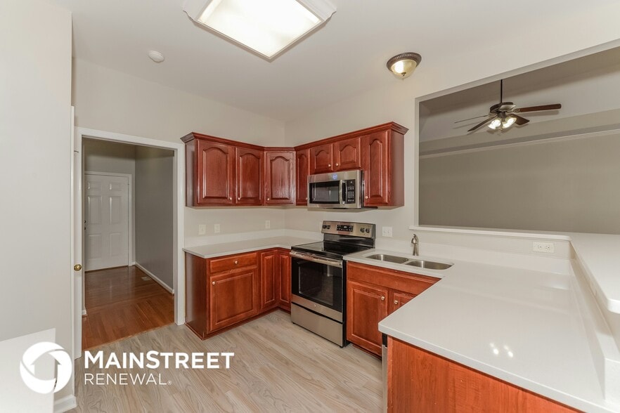 Building Photo - 4420 Benchmark Dr