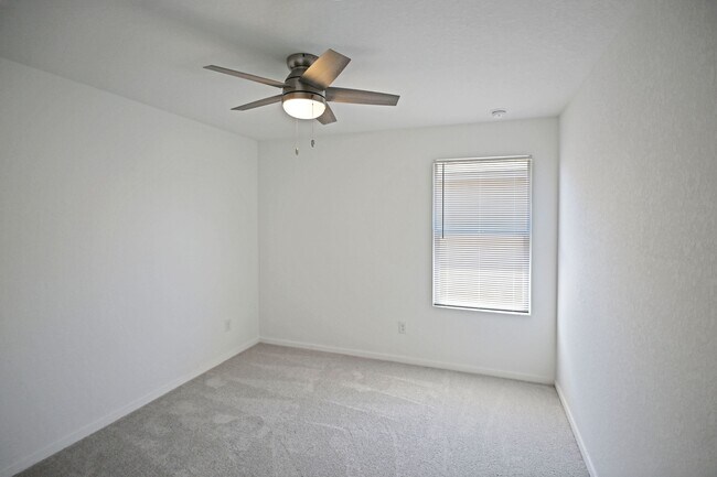 Building Photo - 2407 Shady Grv