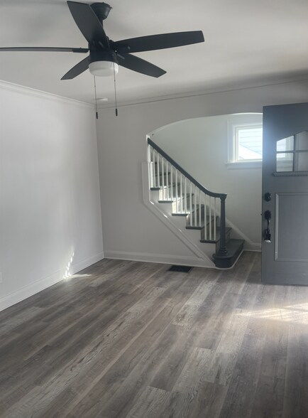 Building Photo - 2730 Elliott Ave