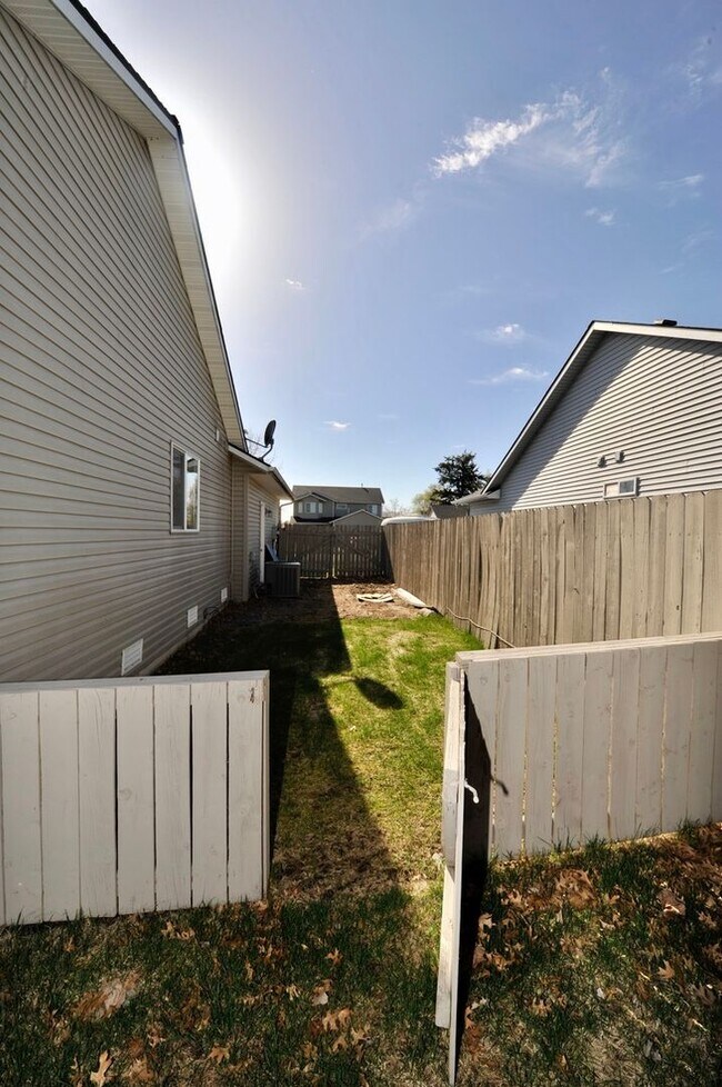 Building Photo - 3 bed 2 bath rancher with office