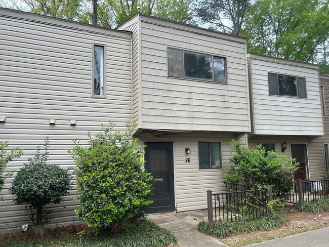 Building Photo - 240 Jamil Rd