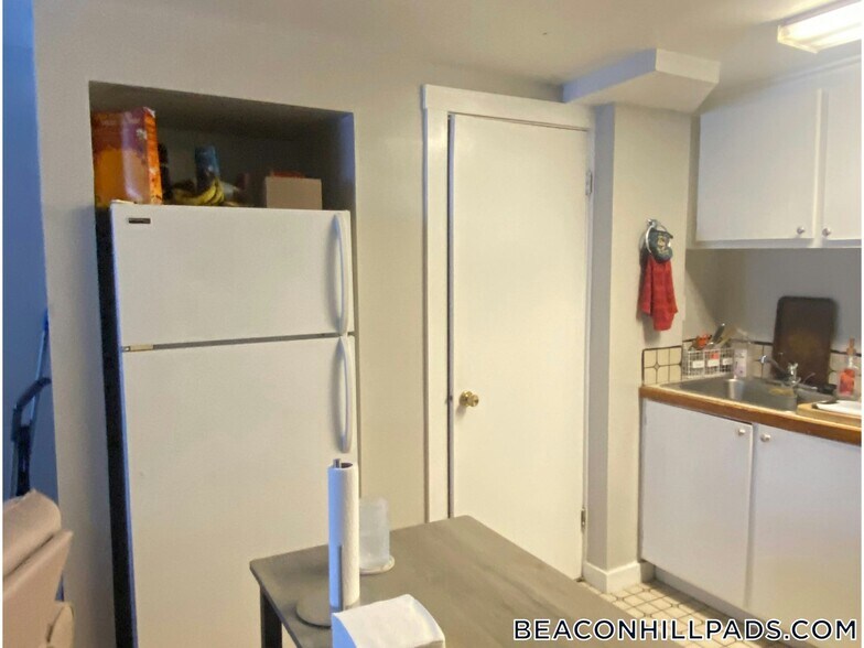 Building Photo - 72 Revere St