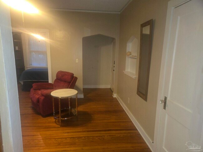 Building Photo - 515 N Barcelona St