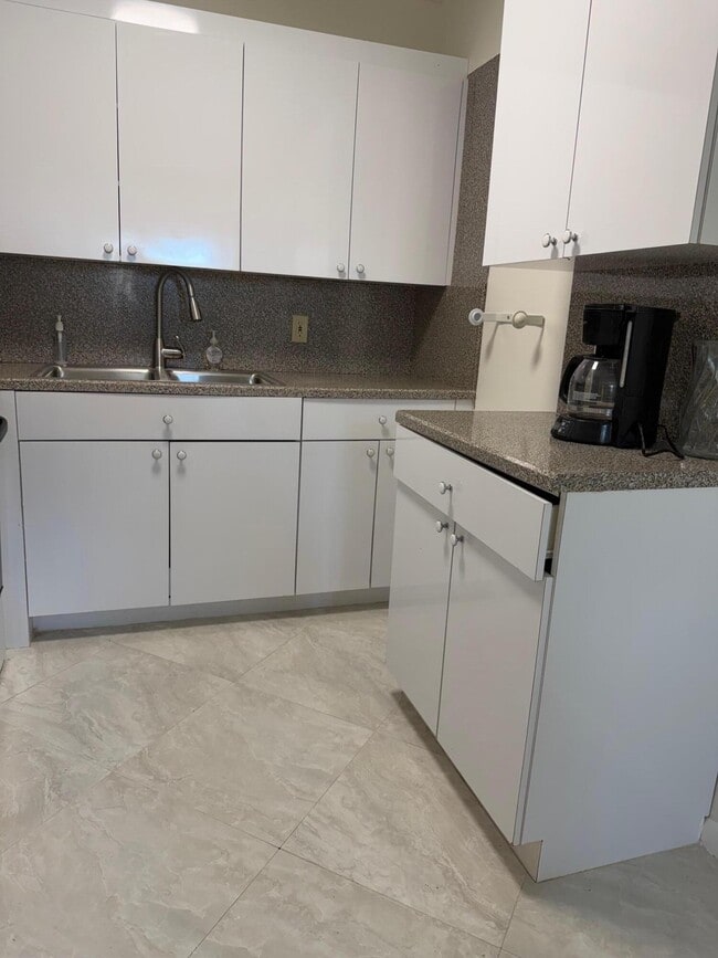 Building Photo - 79 Dorchester E